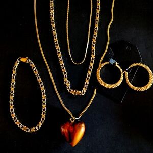 3 GOLD PLATED NECKLACES, 1 BRACELET, 1 PAIR EARRINGS